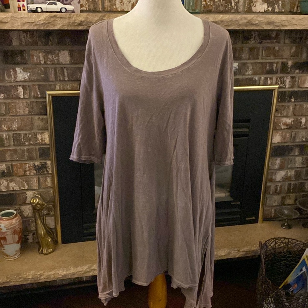 FREE PEOPLE jersey tunic. Greige color, slight ombré at hem. Size Large.